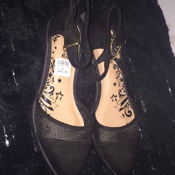 Black Summer Flat Sandals - Picture 1 of 2